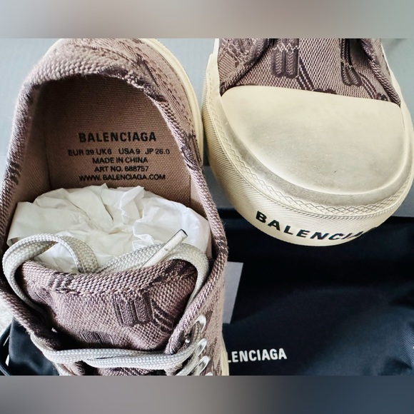 🔥NEW ~Balenciaga Paris Low-Top Sneakers
Authentic Brand New with tags🔥🔥 - Picture 7 of 9